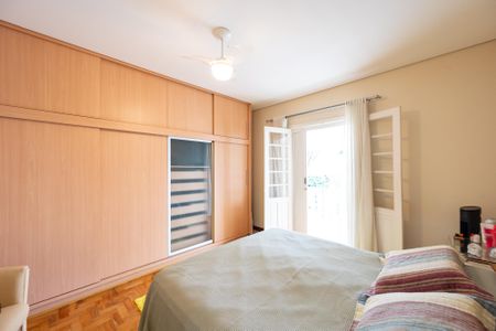 Casa à venda com 245m², 4 quartos e 4 vagasSuíte 1