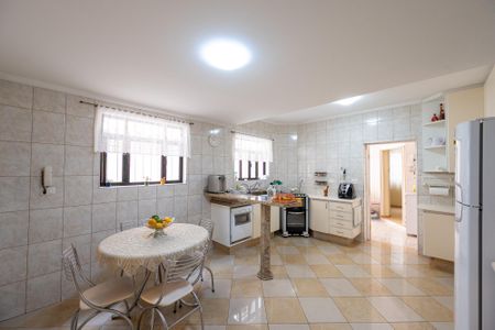 Casa à venda com 245m², 4 quartos e 4 vagasCozinha