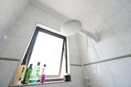 Casa à venda com 245m², 4 quartos e 4 vagasBanheiro Social