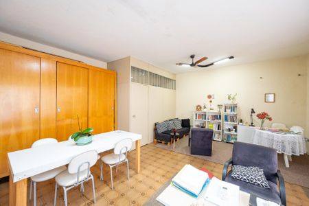 Casa à venda com 245m², 4 quartos e 4 vagasSalão de Festas