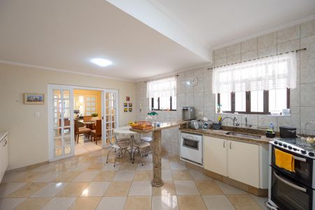 Casa à venda com 245m², 4 quartos e 4 vagasCozinha