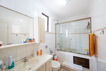 Casa à venda com 245m², 4 quartos e 4 vagasBanheiro da Suíte 1