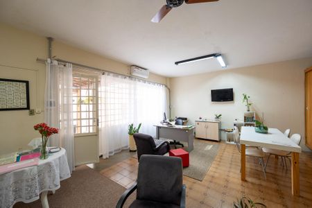 Casa à venda com 245m², 4 quartos e 4 vagasSalão de Festas