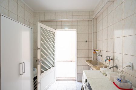 Casa à venda com 245m², 4 quartos e 4 vagasLavanderia