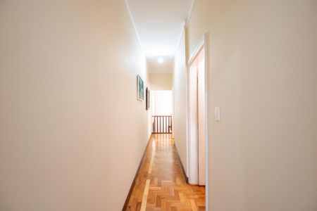 Casa à venda com 245m², 4 quartos e 4 vagasCorredor