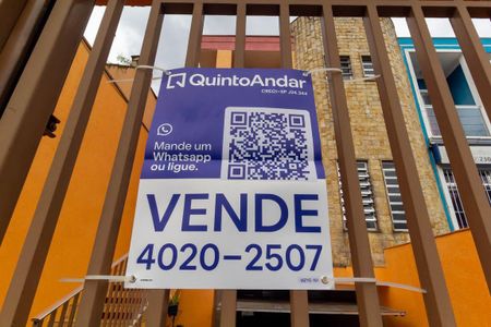 Casa à venda com 240m², 3 quartos e 5 vagas Casa à venda com 240m², 3 quartos e 5 vagasPlaca