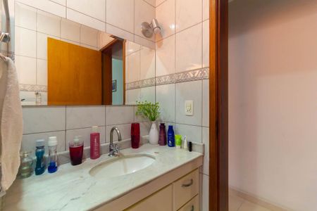 Casa à venda com 240m², 3 quartos e 5 vagas Casa à venda com 240m², 3 quartos e 5 vagasBanheiro 1