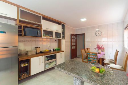 Casa à venda com 240m², 3 quartos e 5 vagas Casa à venda com 240m², 3 quartos e 5 vagasCozinha