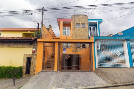 Casa à venda com 240m², 3 quartos e 5 vagas Casa à venda com 240m², 3 quartos e 5 vagasFachada