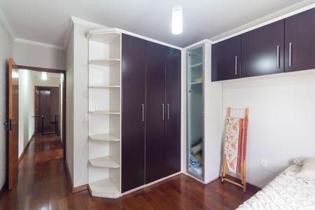 Casa à venda com 240m², 3 quartos e 5 vagas Casa à venda com 240m², 3 quartos e 5 vagasQuarto 4