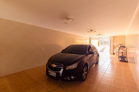 Casa à venda com 240m², 3 quartos e 5 vagas Casa à venda com 240m², 3 quartos e 5 vagasGaragem