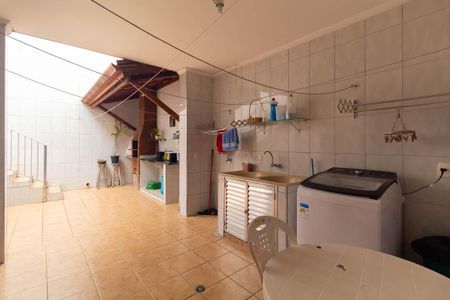 Casa à venda com 240m², 3 quartos e 5 vagas Casa à venda com 240m², 3 quartos e 5 vagasÁrea de Serviço