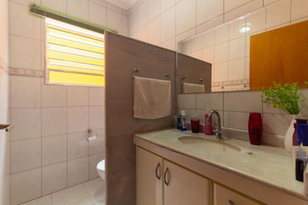 Casa à venda com 240m², 3 quartos e 5 vagas Casa à venda com 240m², 3 quartos e 5 vagasBanheiro 1