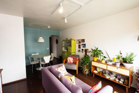 Sala de estar de apartamento à venda com 2 quartos, 60m² em Pinheiros, São Paulo