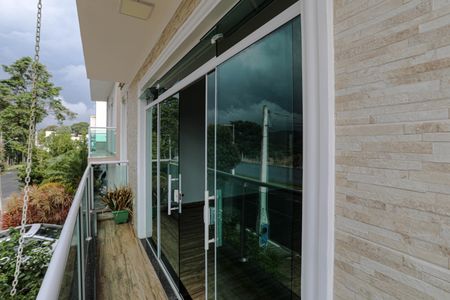 Sacada de casa para alugar com 3 quartos, 206m² em Jardim Rubi, Mogi das Cruzes