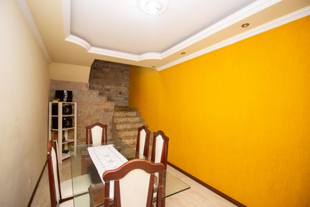 Casa à venda com 160m², 5 quartos e 4 vagasSala