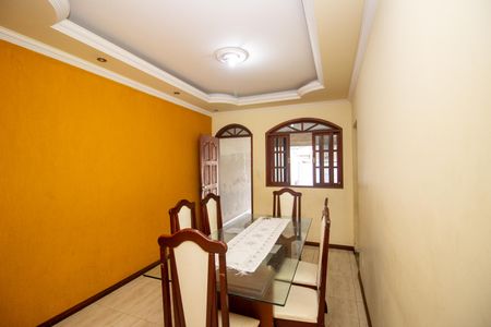Casa à venda com 160m², 5 quartos e 4 vagasSala