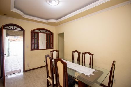 Casa à venda com 160m², 5 quartos e 4 vagasSala
