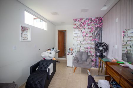 Casa à venda com 160m², 5 quartos e 4 vagasEscritório