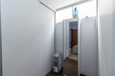 Apartamento à venda com 90m², 2 quartos e sem vaga Apartamento à venda com 90m², 2 quartos e sem vagaCloset Quarto 2