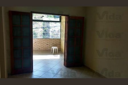 Casa à venda com 3 quartos, 210m² em Quitaúna, Osasco