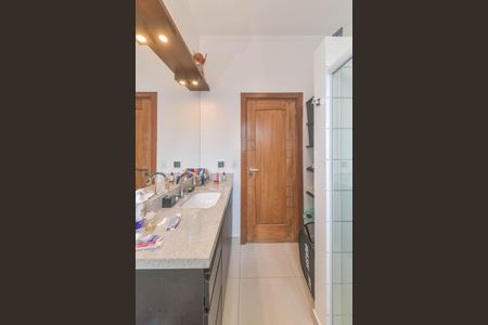 Casa para alugar com 150m², 3 quartos e 2 vagasBanheiro Social