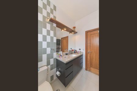 Casa para alugar com 150m², 3 quartos e 2 vagasBanheiro Social