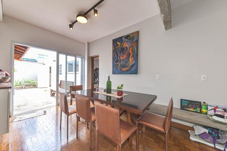 Casa para alugar com 150m², 3 quartos e 2 vagasSala