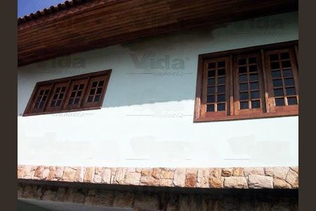 Casa à venda com 240m², 3 quartos e 8 vagas