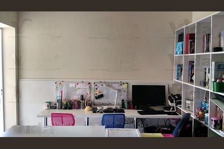 Casa à venda com 4 quartos, 220m² em Km 18, Osasco