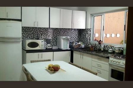 Casa à venda com 4 quartos, 220m² em Km 18, Osasco
