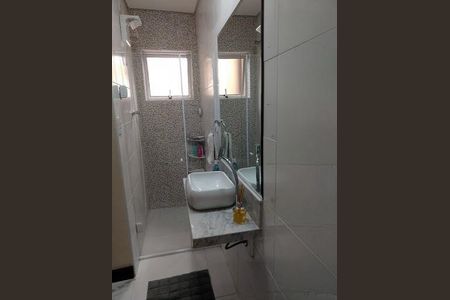 Casa à venda com 4 quartos, 220m² em Km 18, Osasco