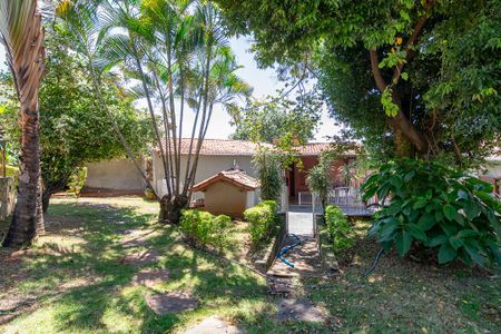 Casa à venda com 385m², 4 quartos e 8 vagas Casa à venda com 385m², 4 quartos e 8 vagasQuintal