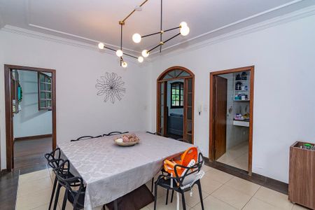 Casa à venda com 385m², 4 quartos e 8 vagas Casa à venda com 385m², 4 quartos e 8 vagasSala 2