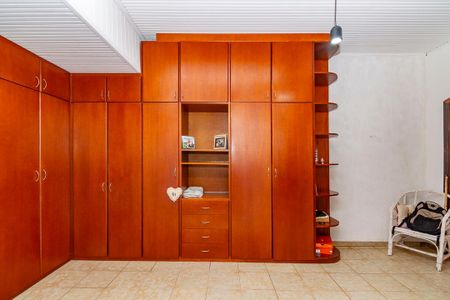 Casa à venda com 385m², 4 quartos e 8 vagas Casa à venda com 385m², 4 quartos e 8 vagasCloset da suíte