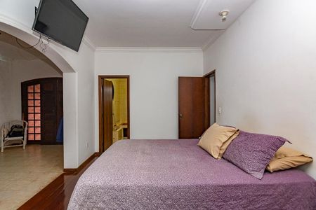 Casa à venda com 385m², 4 quartos e 8 vagas Casa à venda com 385m², 4 quartos e 8 vagasSuíte