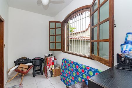 Casa à venda com 385m², 4 quartos e 8 vagas Casa à venda com 385m², 4 quartos e 8 vagasQuarto de Serviço