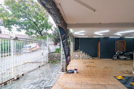 Casa à venda com 385m², 4 quartos e 8 vagas Casa à venda com 385m², 4 quartos e 8 vagasGaragem