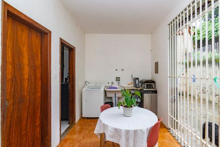 Casa à venda com 385m², 4 quartos e 8 vagas Casa à venda com 385m², 4 quartos e 8 vagasÁrea de Serviço