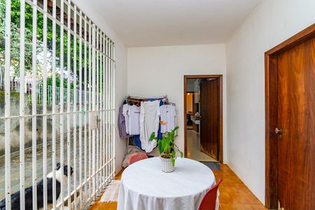 Casa à venda com 385m², 4 quartos e 8 vagas Casa à venda com 385m², 4 quartos e 8 vagasÁrea de Serviço