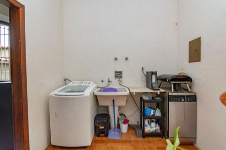 Casa à venda com 385m², 4 quartos e 8 vagas Casa à venda com 385m², 4 quartos e 8 vagasÁrea de Serviço