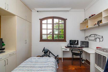 Casa à venda com 385m², 4 quartos e 8 vagas Casa à venda com 385m², 4 quartos e 8 vagasQuarto 2