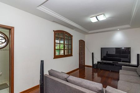 Casa à venda com 385m², 4 quartos e 8 vagas Casa à venda com 385m², 4 quartos e 8 vagasSala 1