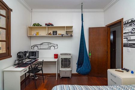 Casa à venda com 385m², 4 quartos e 8 vagas Casa à venda com 385m², 4 quartos e 8 vagasQuarto 2