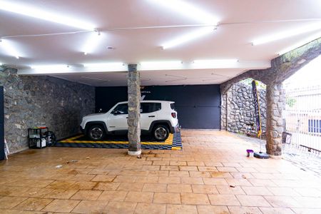 Casa à venda com 385m², 4 quartos e 8 vagas Casa à venda com 385m², 4 quartos e 8 vagasGaragem