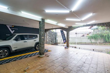 Casa à venda com 385m², 4 quartos e 8 vagas Casa à venda com 385m², 4 quartos e 8 vagasGaragem