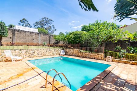 Casa à venda com 385m², 4 quartos e 8 vagas Casa à venda com 385m², 4 quartos e 8 vagasPiscina