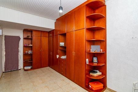 Casa à venda com 385m², 4 quartos e 8 vagas Casa à venda com 385m², 4 quartos e 8 vagasCloset da suíte