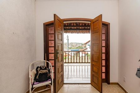 Casa à venda com 385m², 4 quartos e 8 vagas Casa à venda com 385m², 4 quartos e 8 vagasVaranda da Suíte