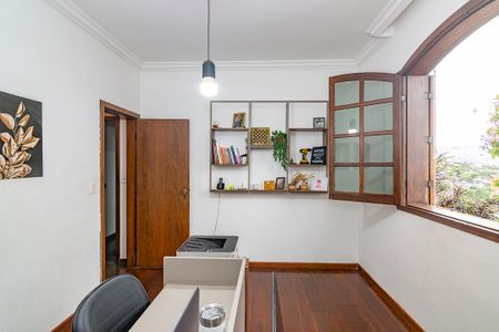 Casa à venda com 385m², 4 quartos e 8 vagas Casa à venda com 385m², 4 quartos e 8 vagasQuarto 4